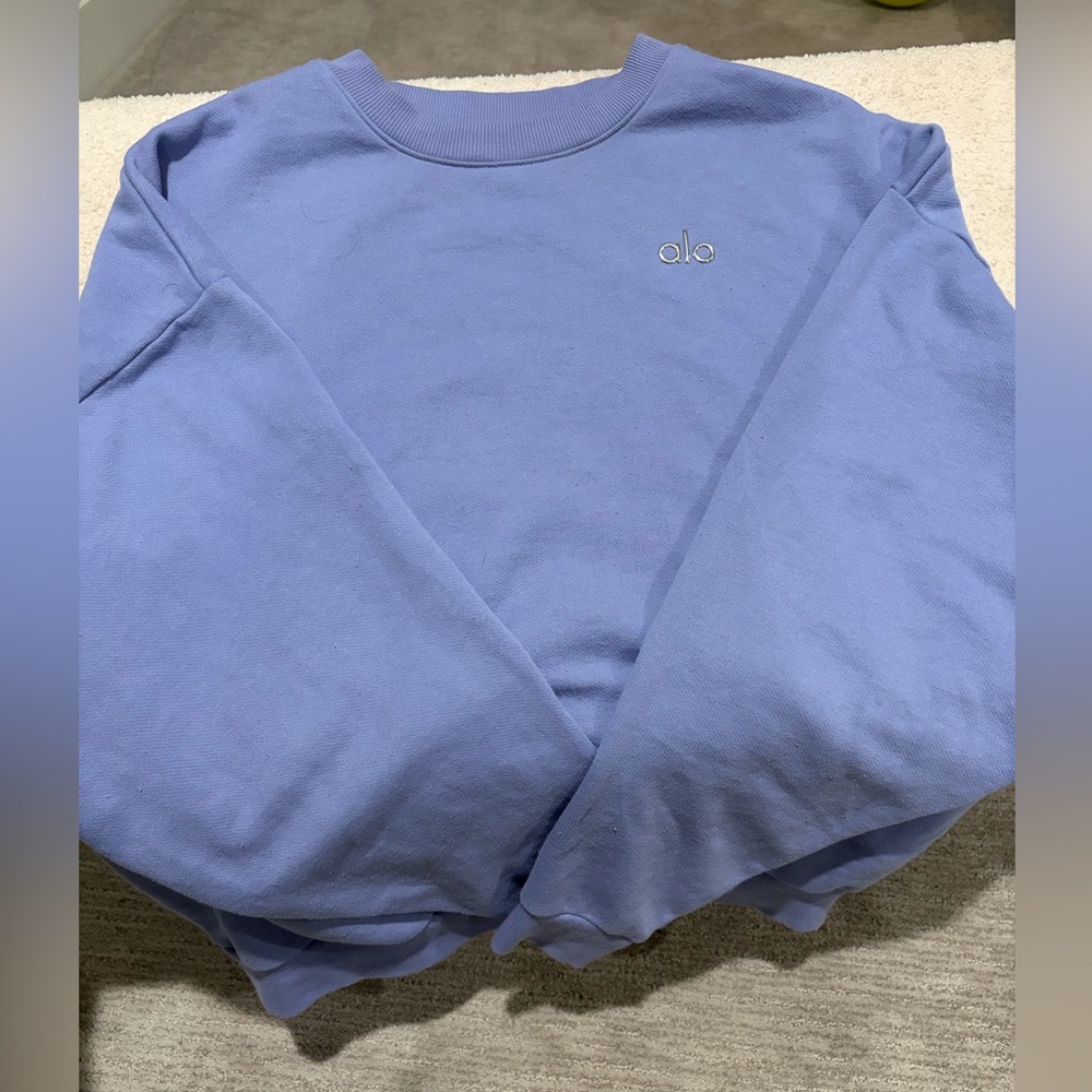 ALO Yoga Accolade Crewneck in Lilac Blue